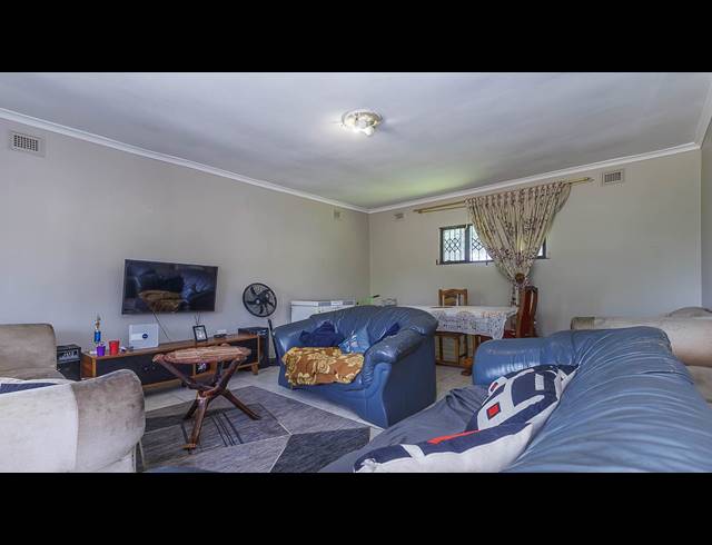 5 BEDROOM FREESTANDING FOR SALE IN WYEBANK